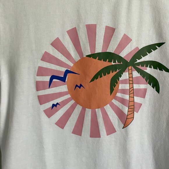 Reel Legends Graphic Tee Shirt Coastal Beach Retro Design Women's Small NEW - Picture 3 of 8